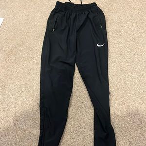 Nike Medium Mens athletic joggers Black